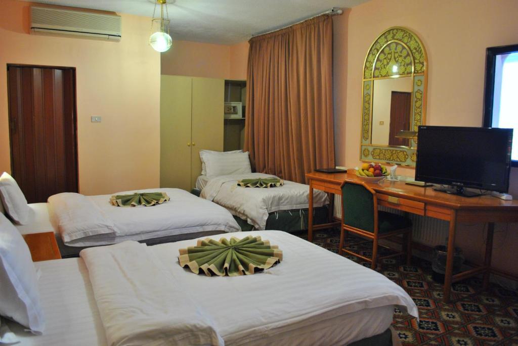 Candles Hotel Wadi Musa Bagian luar foto